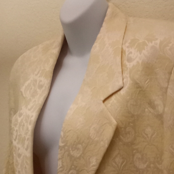 Tahari Cream Brocade Single Breasted Blazer - Picture 3 of 14